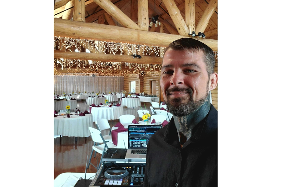 casey vann with happy bride wedding dj