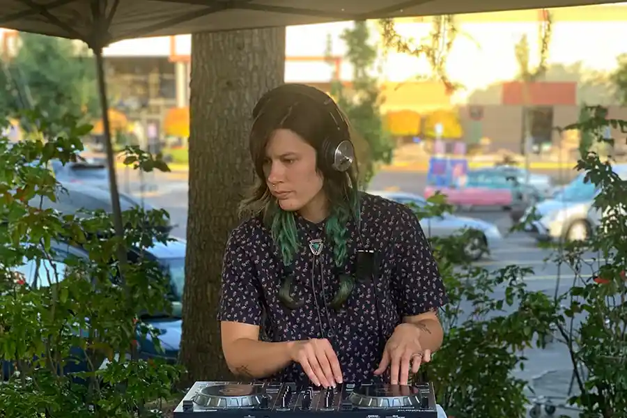 hill picha djing company event